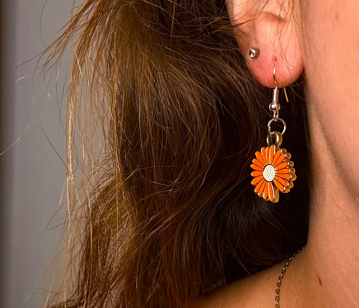 *Six Color Options* Silver Dangle with Daisy Charm