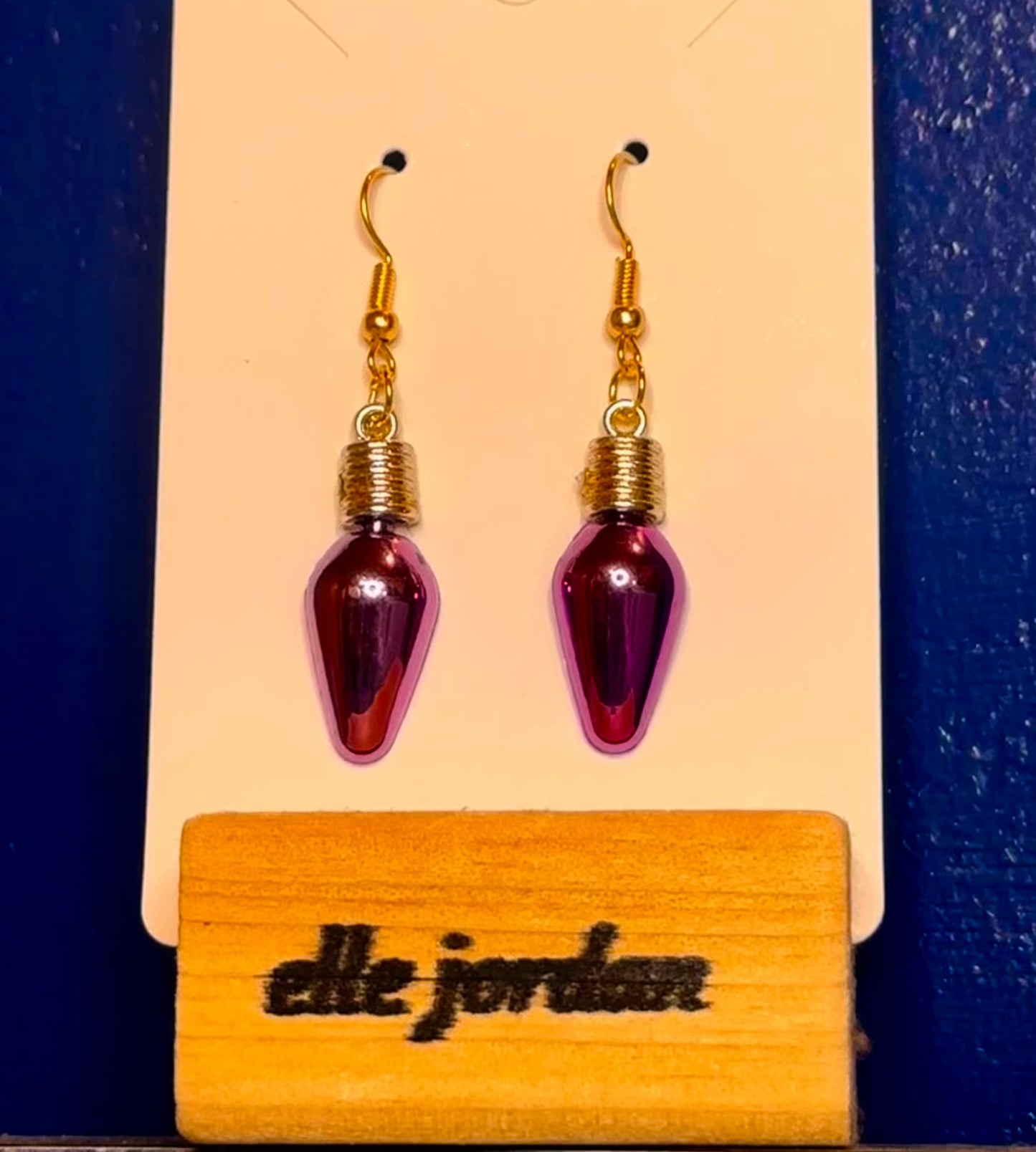 Gold Holiday Light Bulb Dangle with Pink Bulb