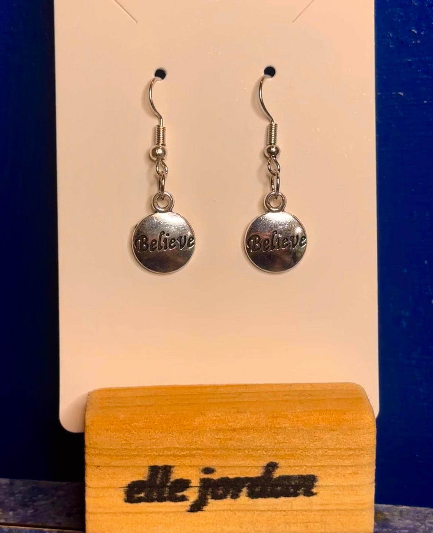 Silver Holiday Word Charm Dangle "Believe"